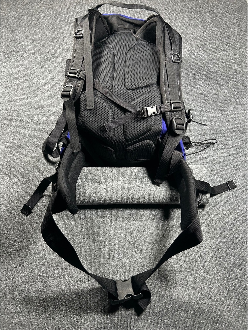 North Face Blue and Black Hiking Backpack - Picture 3 of 9
